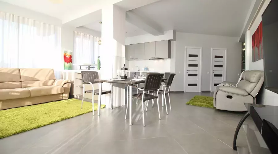 Люкс 0675 3-комнатный 6-мнестный с террасой и видом на море