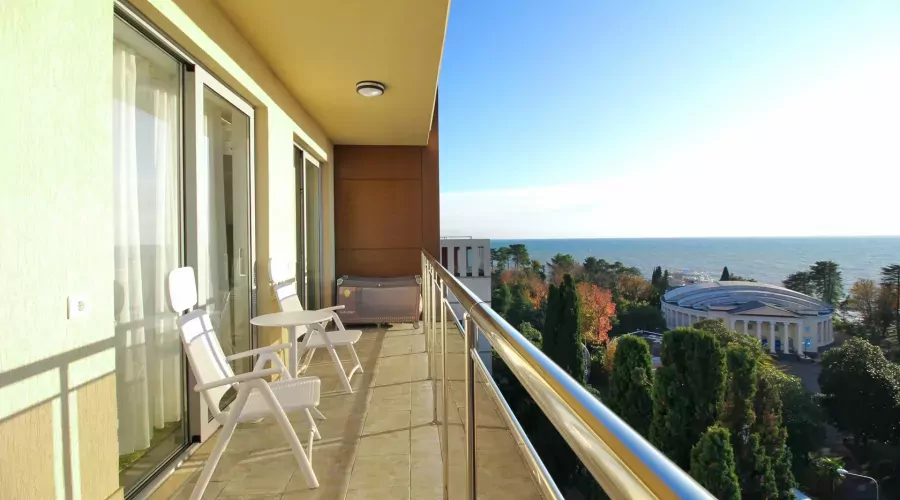 Люкс 0675 3-комнатный 6-мнестный с террасой и видом на море