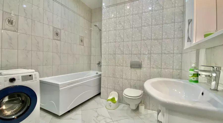 Пентхаус 1015 3-комнатный 8-местный семейный с балконом и видом на море