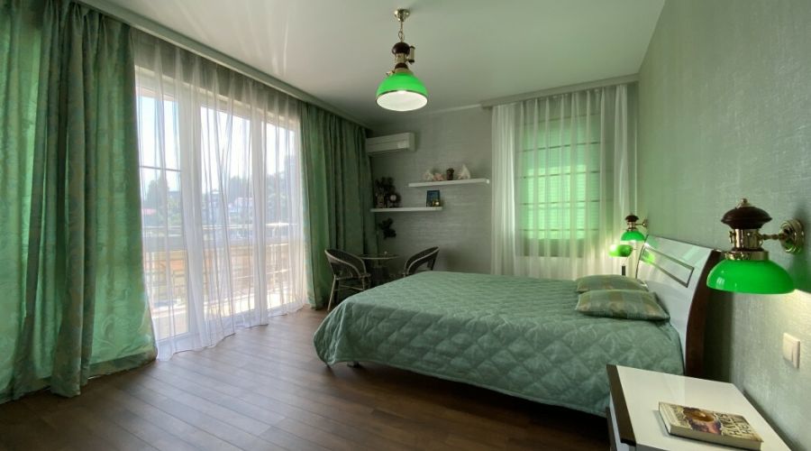 Апартаменты 0561 Видовой модерн 3-комнатные 6-местные с балконом, Первомайская 5 