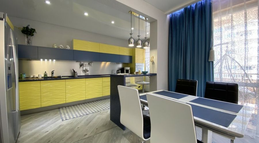 Апартаменты 0561 Видовой модерн 3-комнатные 6-местные с балконом, Первомайская 5 