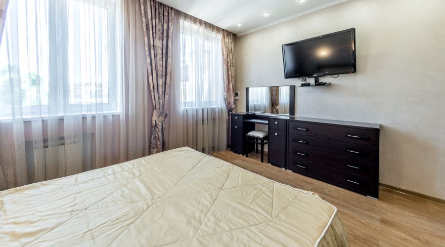 Апартаменты 0015 3-комнатные с балконом