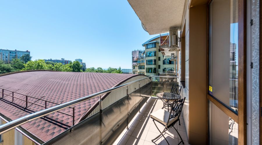 Апартаменты 0015 3-комнатные с балконом