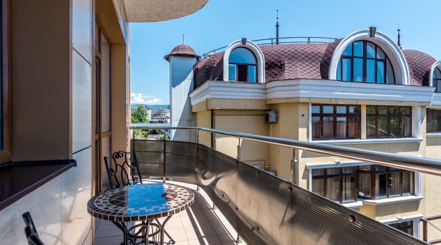 Апартаменты 0015 3-комнатные с балконом