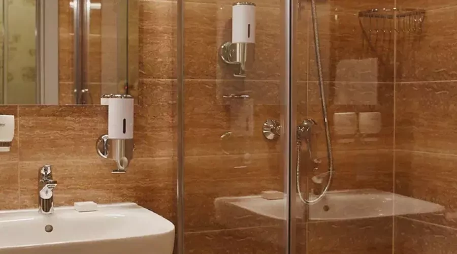 Эконом Выгодный без окна с двуспальной кроватью