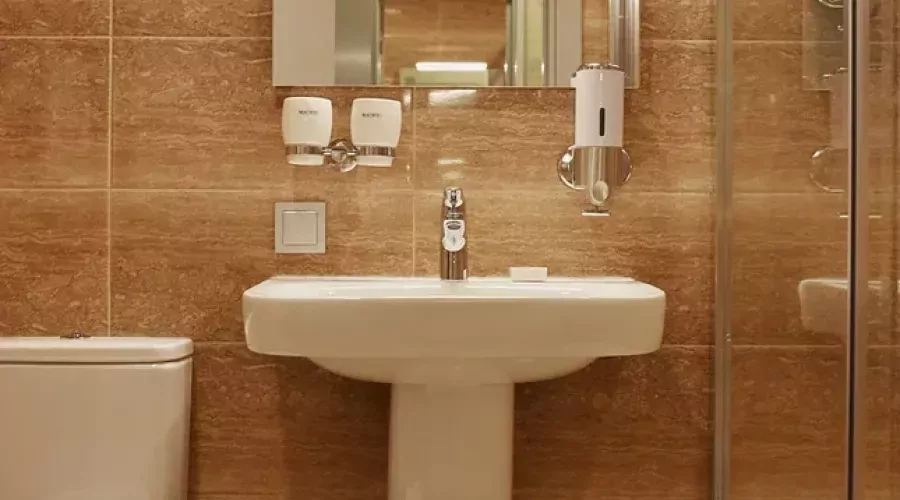 Эконом Выгодный без окна с двуспальной кроватью