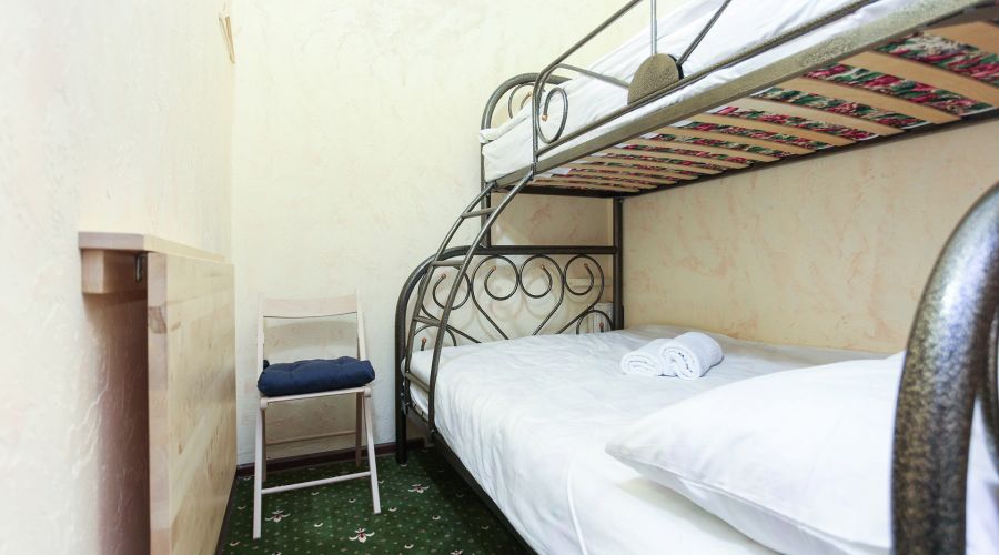 Бюджетный 3-местный, без окна