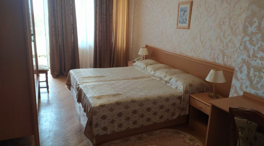 Джуниор сюит 2-местный 2-комнатный с балконом и душем №201,301 корпус 2