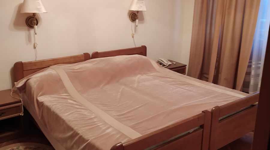 Джуниор сюит 2-местный 2-комнатный с балконом и душ.кабиной №403 ЮГ корпус 2