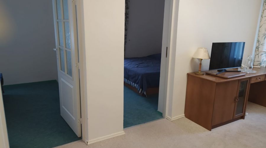 Джуниор сюит 4-местный 3-комнатный без балкона №4 Восток корпус 2