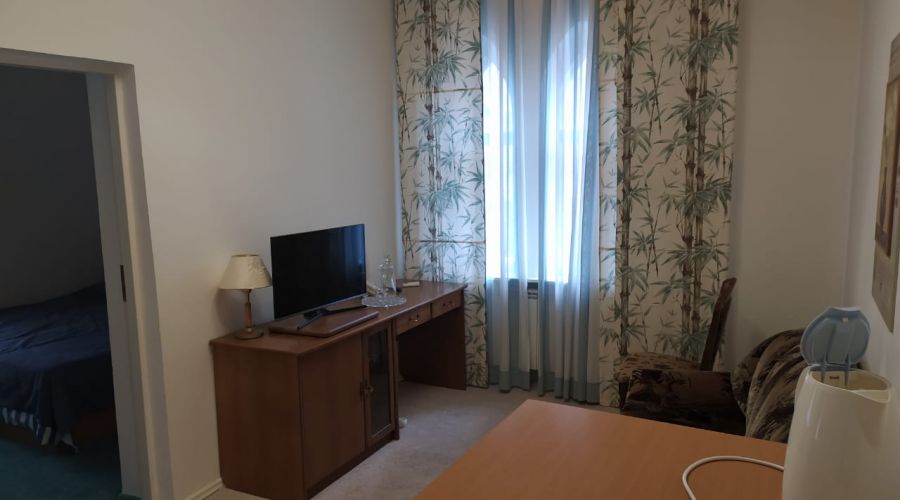 Джуниор сюит 4-местный 3-комнатный без балкона №4 Восток корпус 2