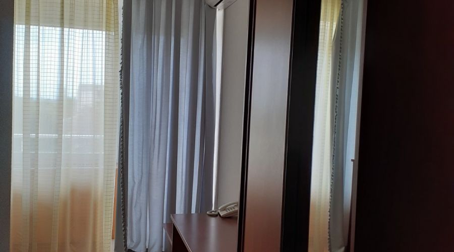 Стандарт 1-местный 1-комнатный с балконом и душем ЮГ корпус 1