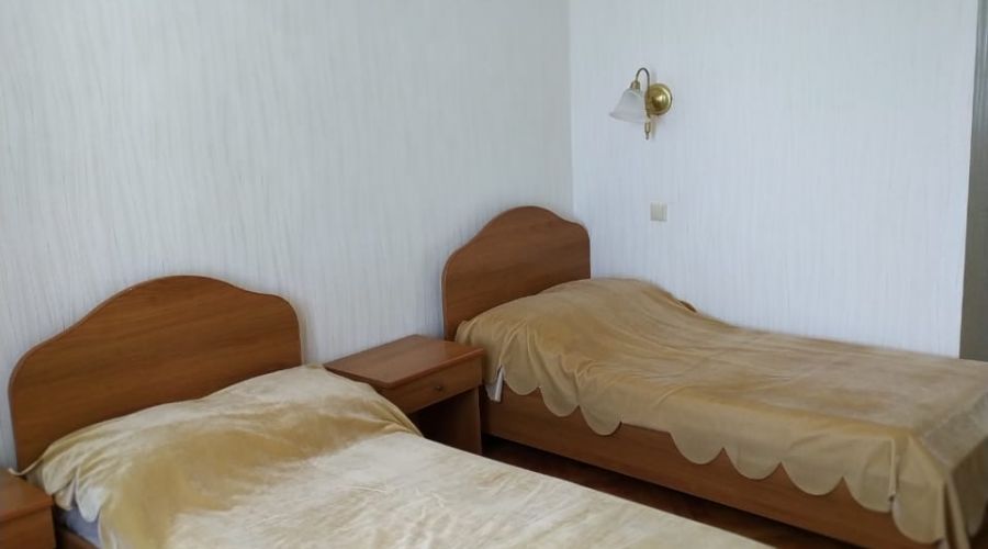 Стандарт 2-местный 1-комнатный с балконом и душевой кабиной Юг корпус 1