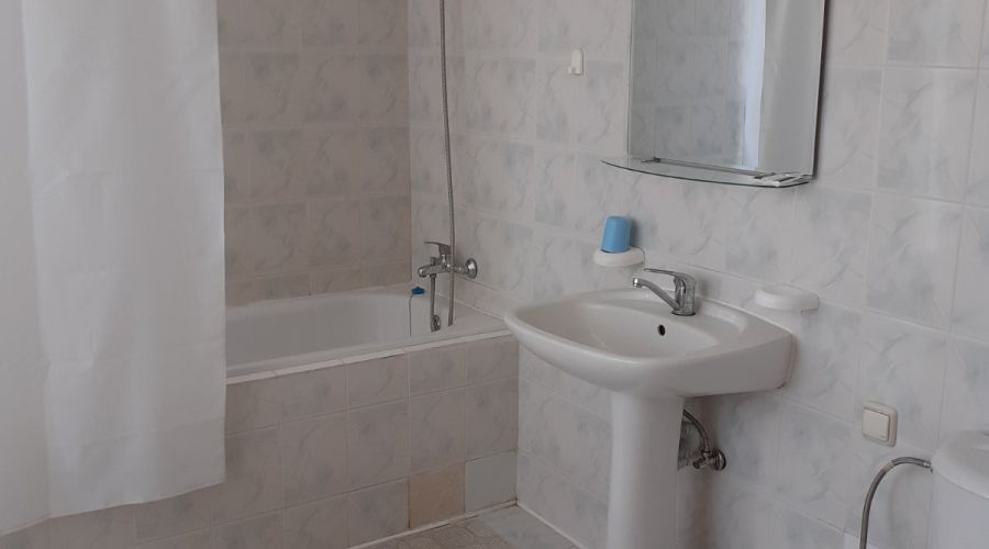 Стандарт 2-местный 1-комнатный с длинным балконом и ванной Юг корпус 1