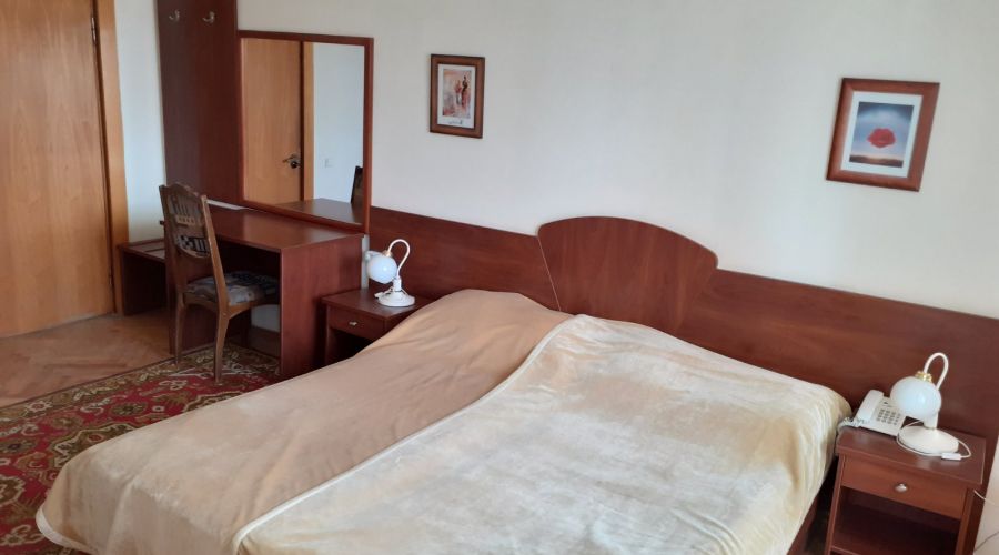 Стандарт 2-местный 1-комнатный с длинным балконом и ванной Юг корпус 1