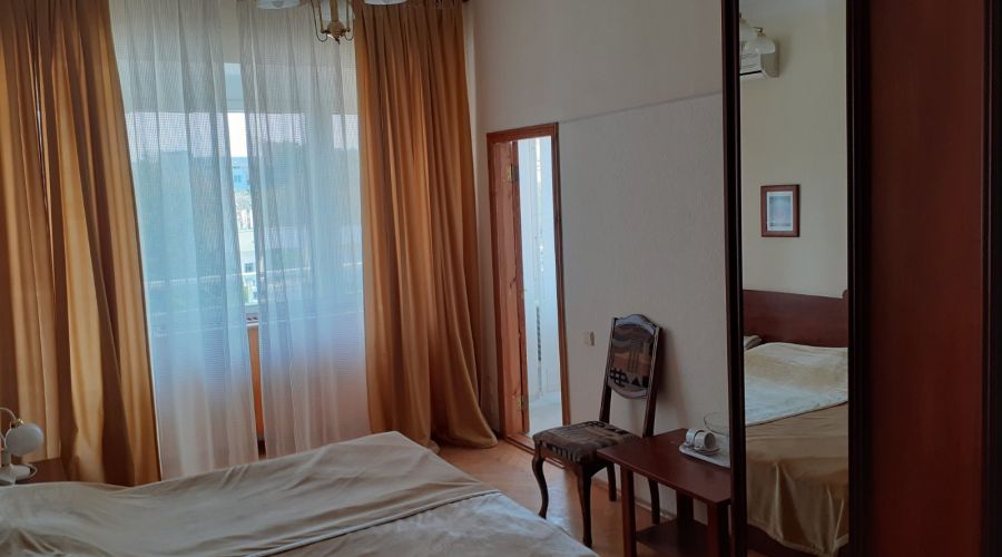 Стандарт 2-местный 1-комнатный с длинным балконом и ванной Юг корпус 1