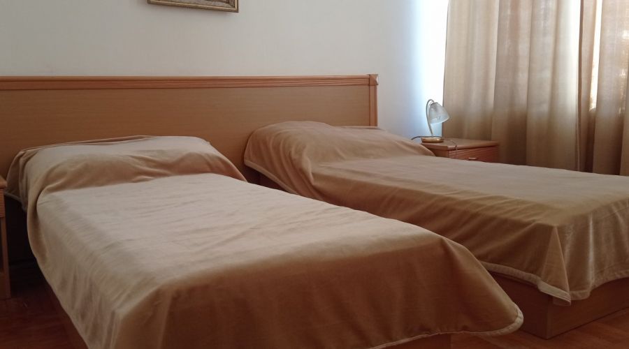 Стандарт 2-местный 2-комнатный без балкона с ванной 1 этаж ЮГ корпус 1