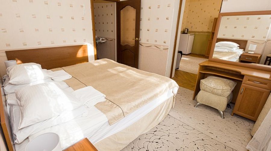 Люкс 2-местный 2-комнатный (241)