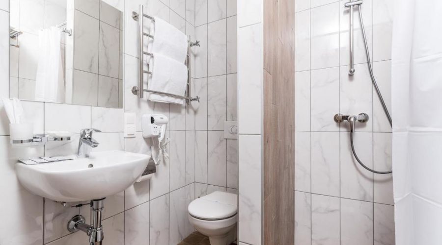 Хостел Место в 6-местном номере