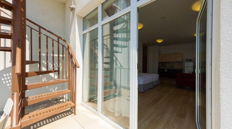 Студия с выходом на кровлю