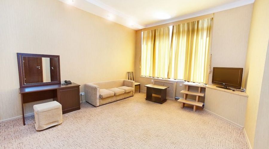 Полулюкс 2-местный 2-комнатный (вид на горы, корпус №2)