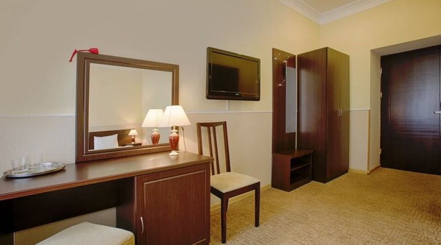 Стандартный 2-местный (с балконом, вид на горы, корпус №1)