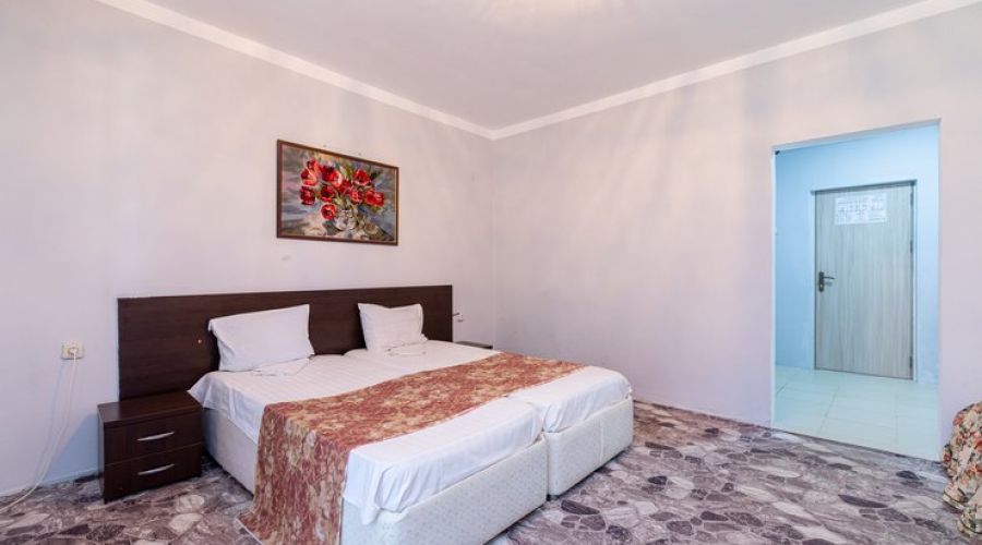 Стандартный 3-местный 1-комнатный (с балконом и кондиционером)