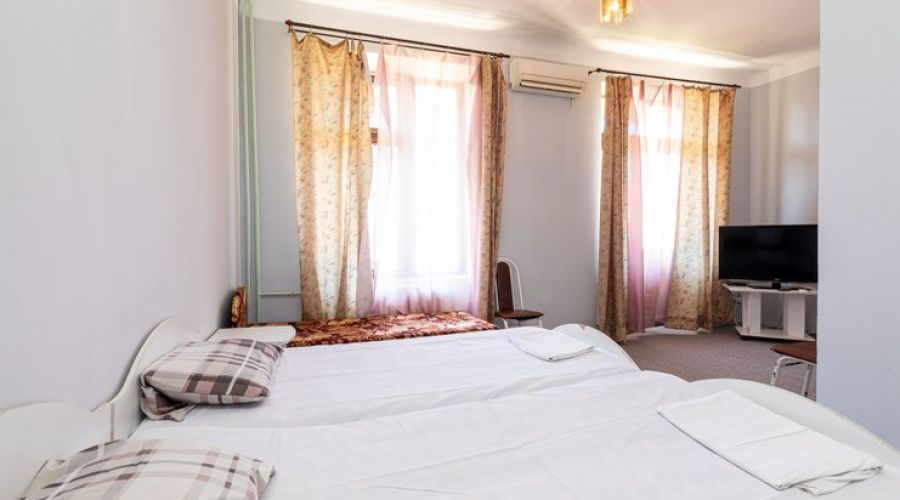 Стандартный 3-местный 1-комнатный (с балконом и кондиционером)