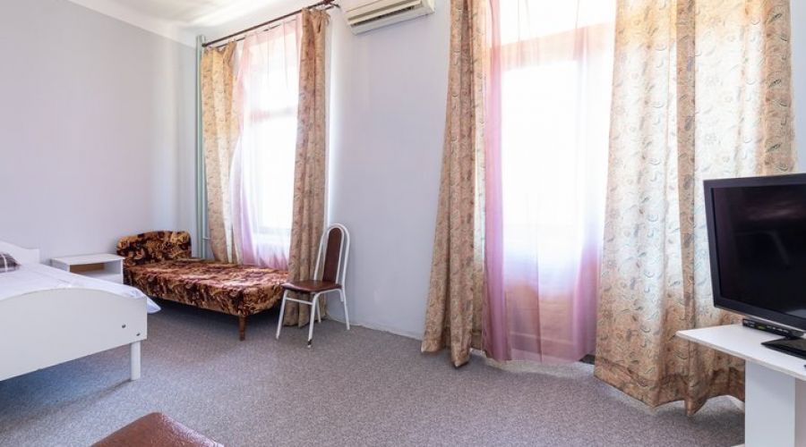 Стандартный 3-местный 1-комнатный (с балконом и кондиционером)