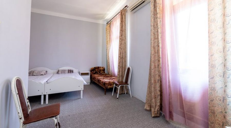 Стандартный 3-местный 1-комнатный (с балконом и кондиционером)