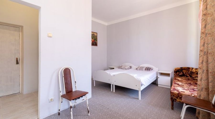 Стандартный 3-местный 1-комнатный (с балконом и кондиционером)