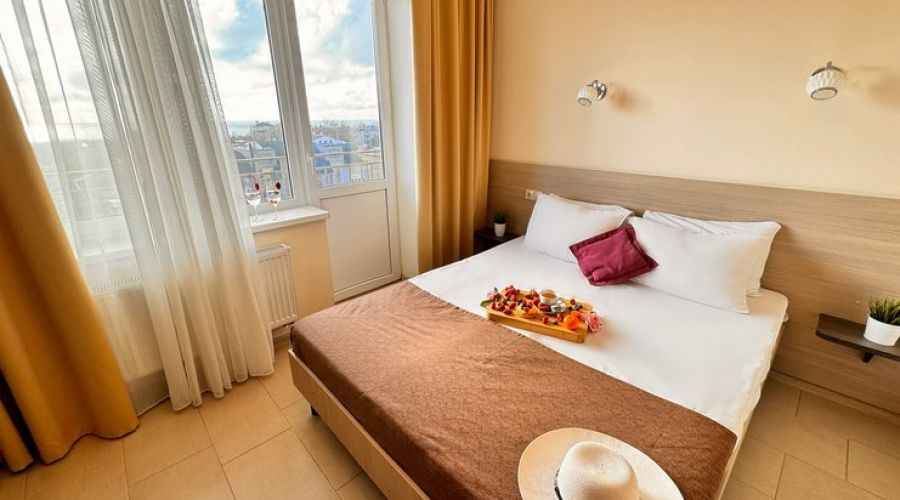 Полулюкс 2-местный (с балконом, вид на море)