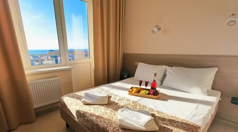 Полулюкс 2-местный (с балконом, вид на море)