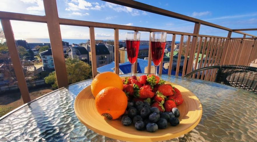 Полулюкс 2-местный (с балконом, вид на море)