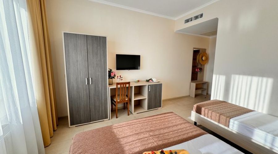 Полулюкс 3-местный (с балконом)