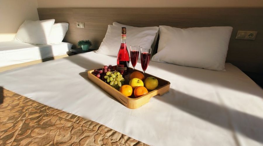 Полулюкс 3-местный (с балконом, вид на море)