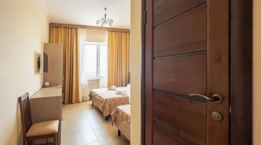 Полулюкс 3-местный (с балконом, вид на море)