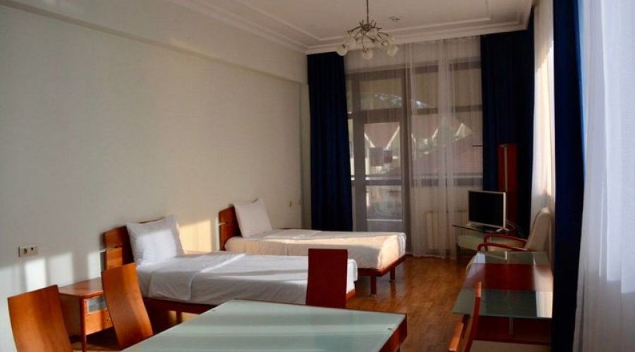 Люкс 4-местный 2-комнатный (главный корпус)