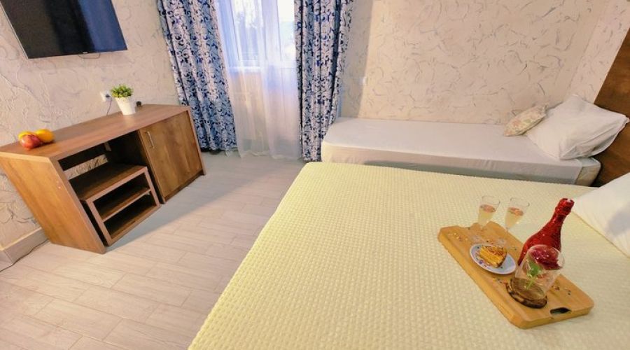 Полулюкс 4-местный 1-комнатный (вид на море)