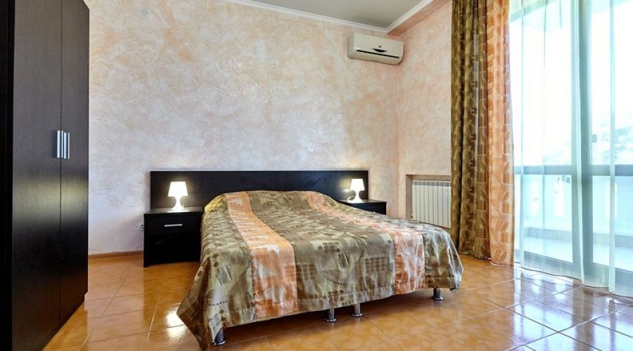 Стандартный 4-местный 1-комнатный (с балконом)