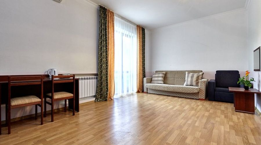 Стандартный 4-местный 1-комнатный (с балконом)